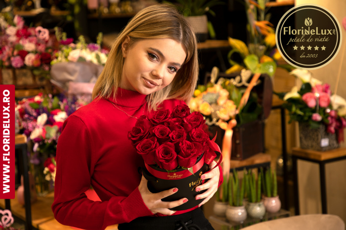 Cutie 9 trandafiri rosii – imaginea 4