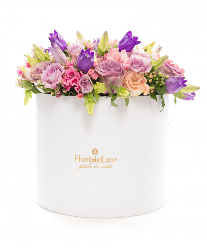 Cutie magnifica cu flori multicolore si Corton Charlemagne – imaginea 4