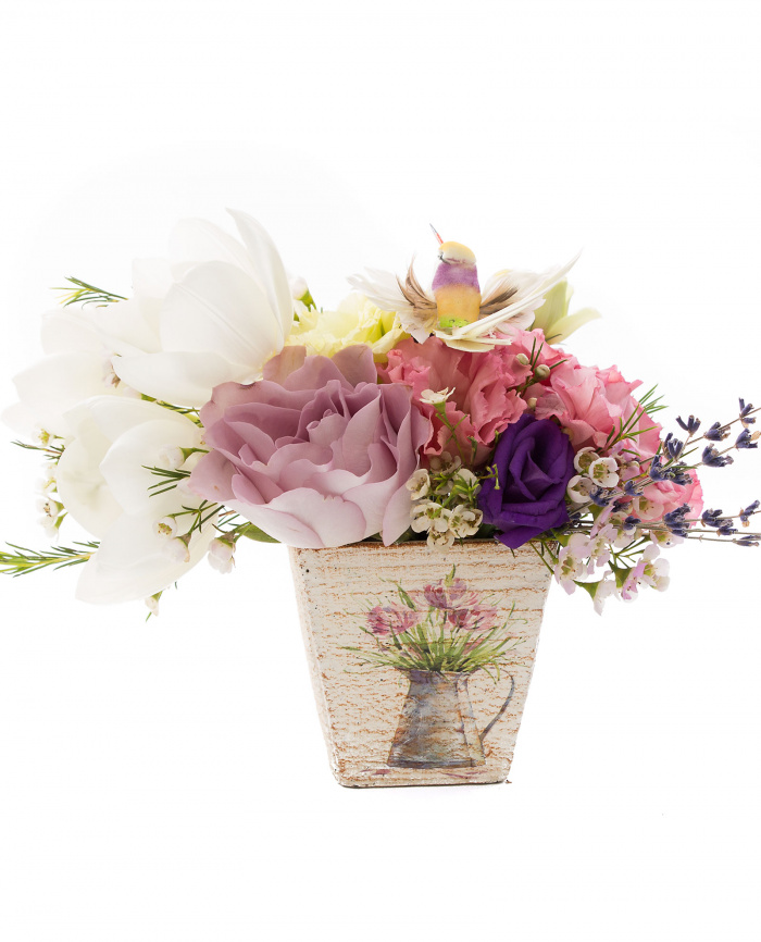 Aranjament suav lalele, trandafiri si lisianthus