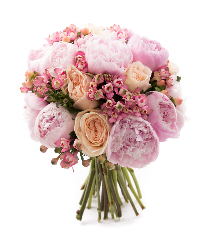 Buchet de mireasa bujori si trandafiri somon