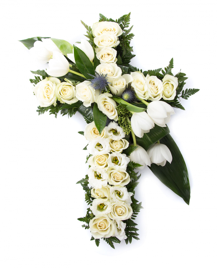 Cruce trandafiri, lalele si lisianthus alb – imaginea 1