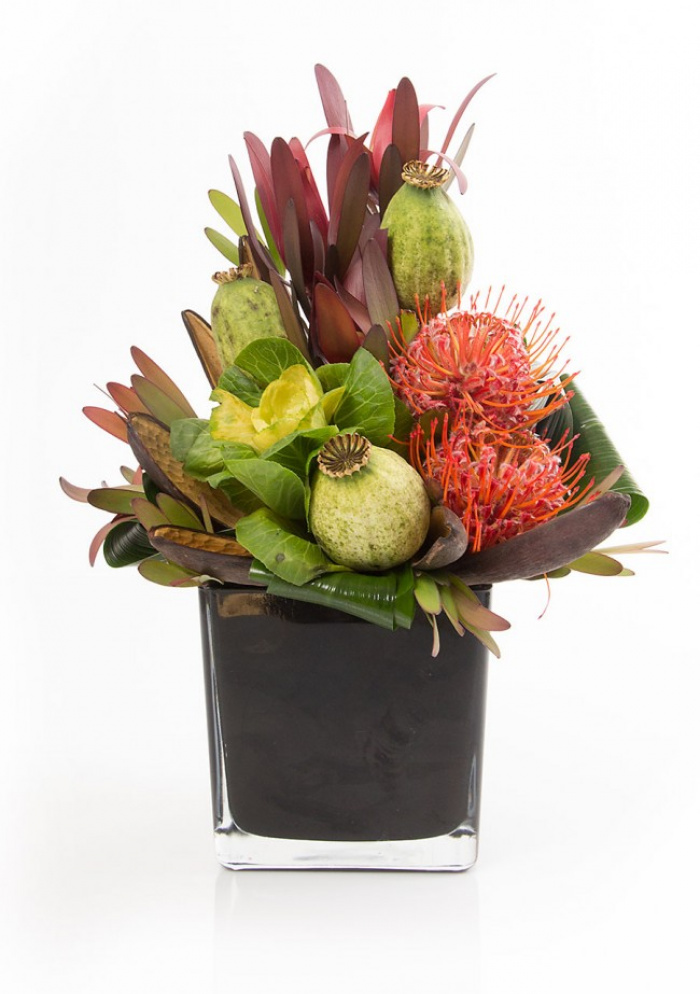 Aranjament inalt leucadendron, leucospermum si brassica – imaginea 1