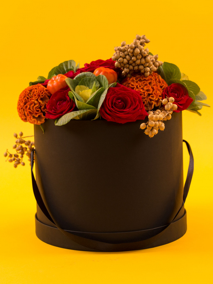 Cutie trandafiri rosii si celosia cognac – imaginea 3