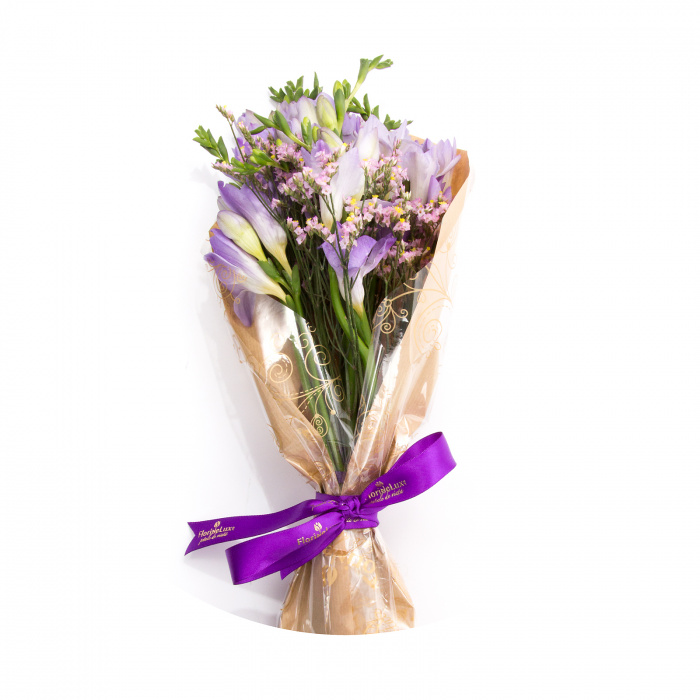 Buchet de 13 frezii lila
