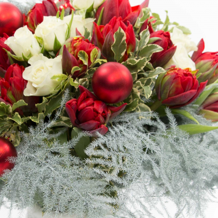 Buchet iernatic cu lalele – imaginea 3