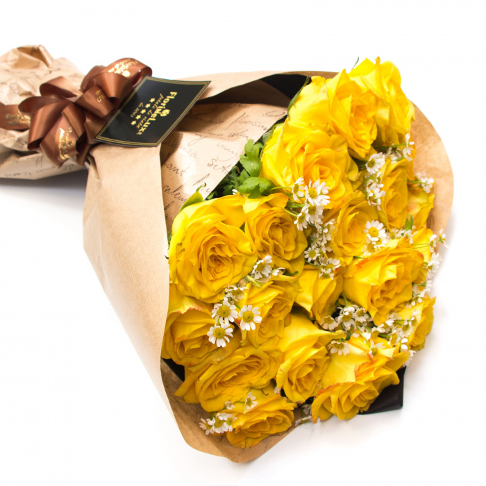 Buchet trandafiri galbeni si musetel – imaginea 1