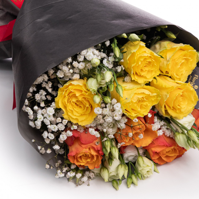 Buchet jucaus din trandafiri galbeni si portocalii – imaginea 2