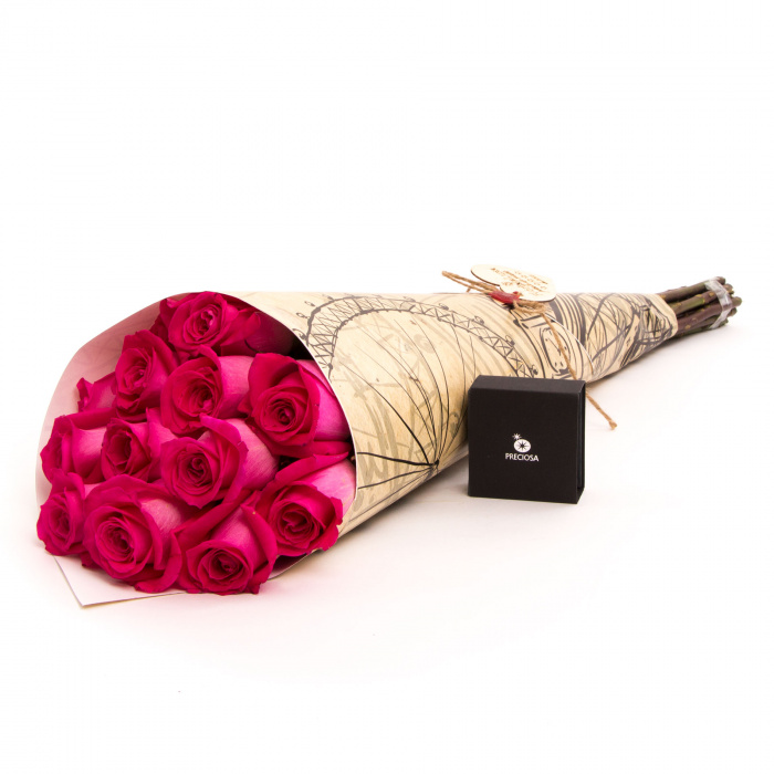 Trandafiri roz si bijuterie