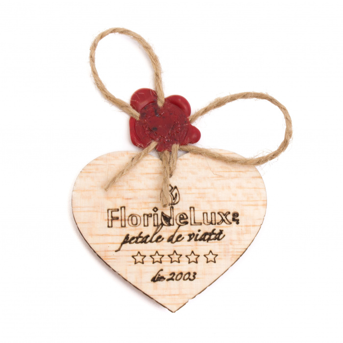 Trandafiri roz si bijuterie