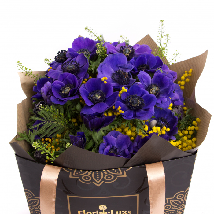 Buchet anemone mov si sampanie de lux