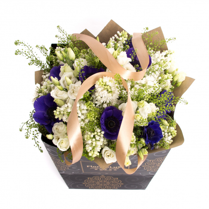 Buchet flori parfumate si sampanie de lux – imaginea 2