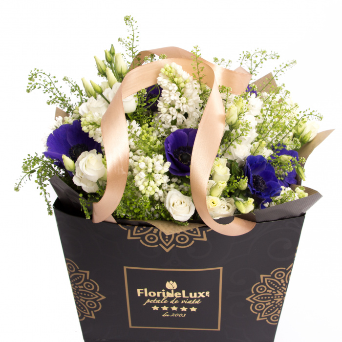 Buchet flori parfumate si sampanie de lux – imaginea 4