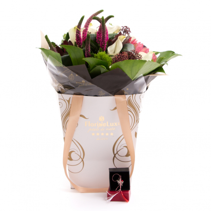 Buchet Little Lady si martisor fluturas – imaginea 1