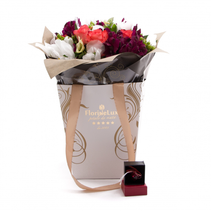 Buchet primavaratic si martisor inima