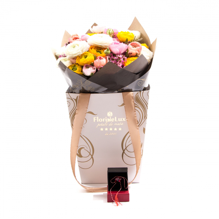 Ranunculus pastelat si martisor inima – imaginea 1