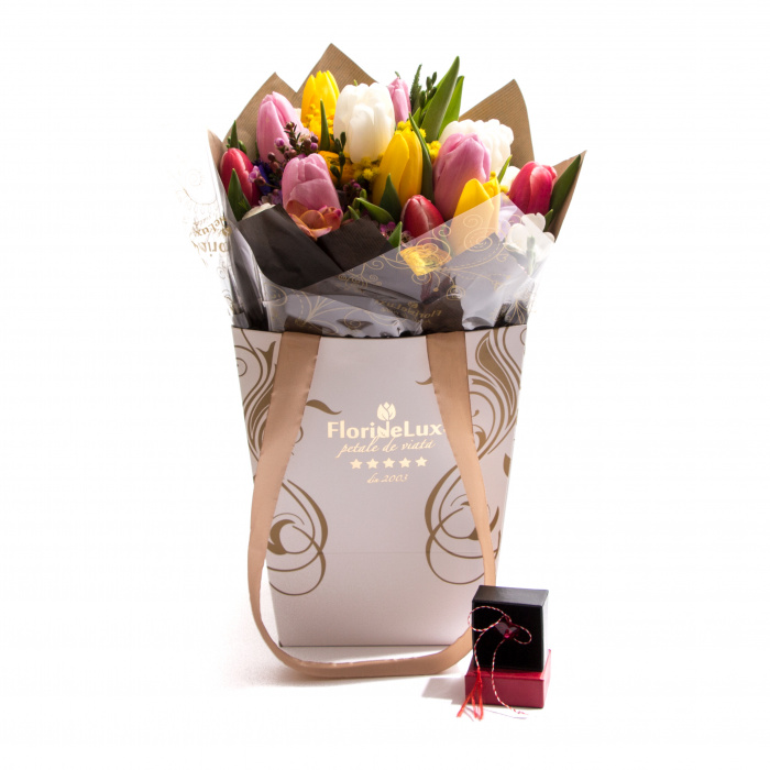 Pretty Lady cu martisor inima