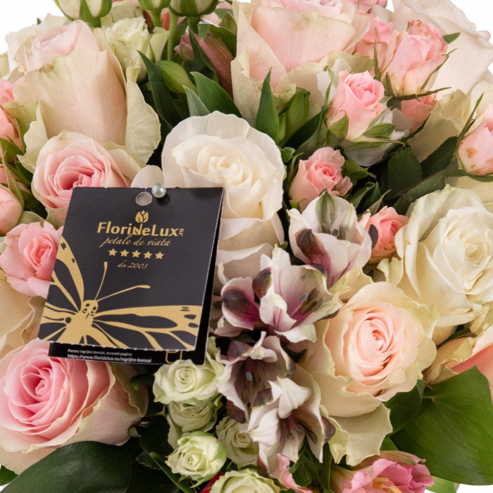 Buchet trandafiri albi si roz delicati – imaginea 2