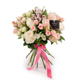 Buchet trandafiri albi si roz delicati – Floridelux