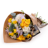 Buchet cu frezii in culori vesele – Standard