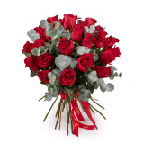 Buchet trandafiri rosii si eucalipt – Premium
