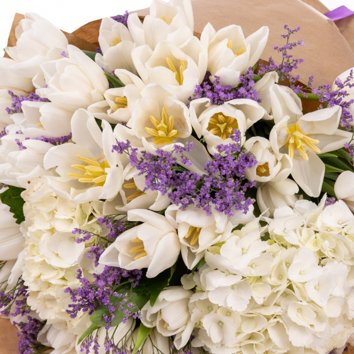 Buchet cu lalele si limonium Immaculate Soul – imaginea 2