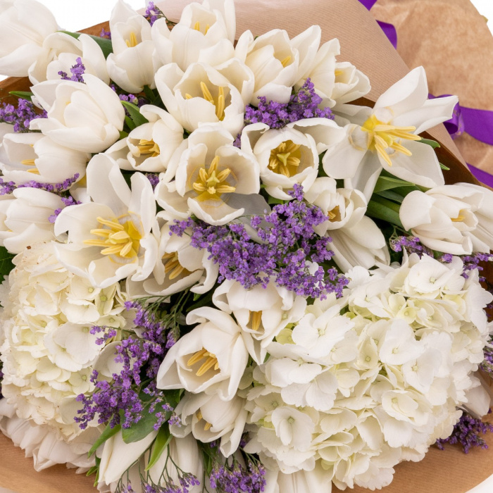 Buchet cu lalele si limonium Immaculate Soul – imaginea 2