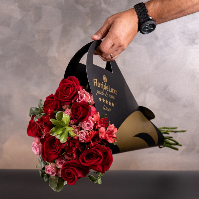Buchet trandafiri rosii si roz "Pink Touch" – imaginea 1