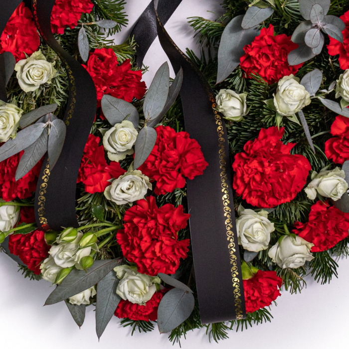 Jerba funerara cu garoafe rosii si minirose albe – imaginea 2