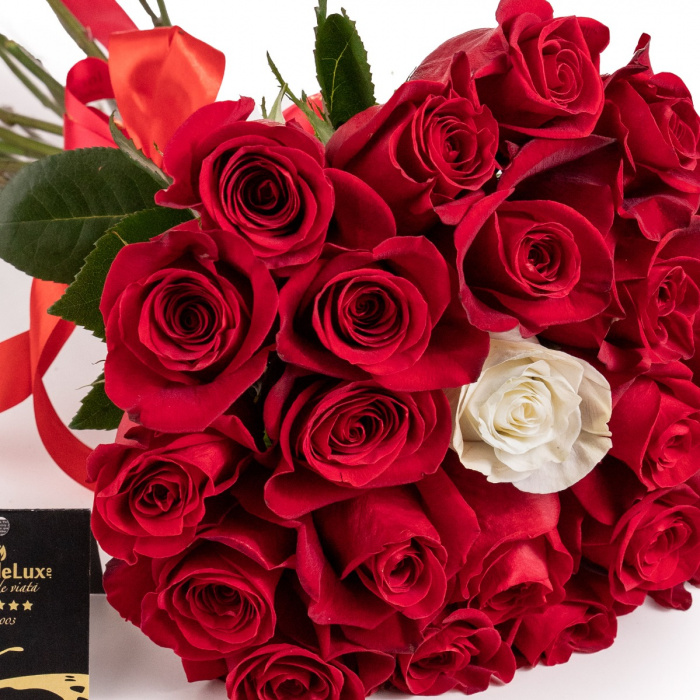 Buchet din trandafiri You and I – imaginea 2