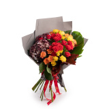 Buchet trandafiri rosii, galbeni, portocalii si hortensii – Standard
