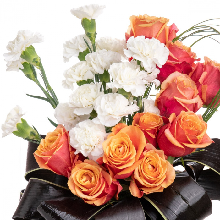 Buchet Funerar de lux trandafiri portocalii si garoafe albe – imaginea 3
