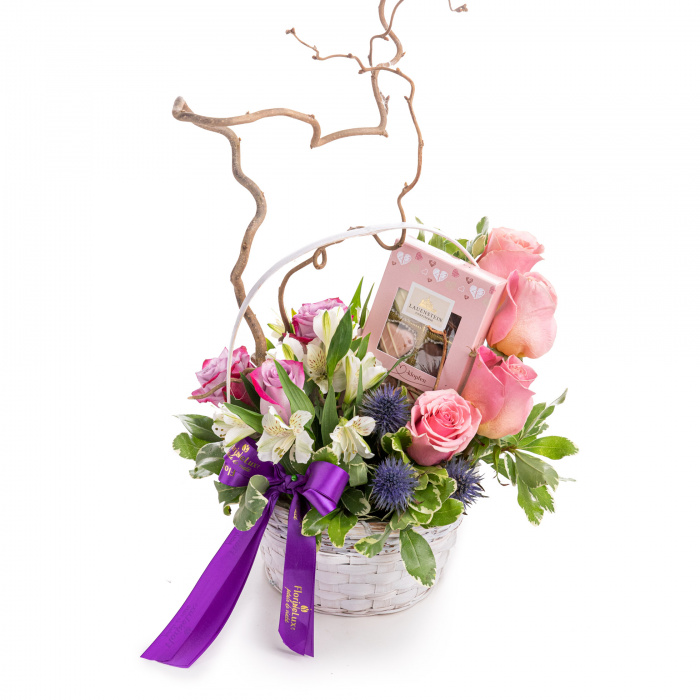 Cosulet trandafiri roz si praline – imaginea 1