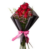 Buchet trandafiri rosii si chamelaucium roz – Floridelux