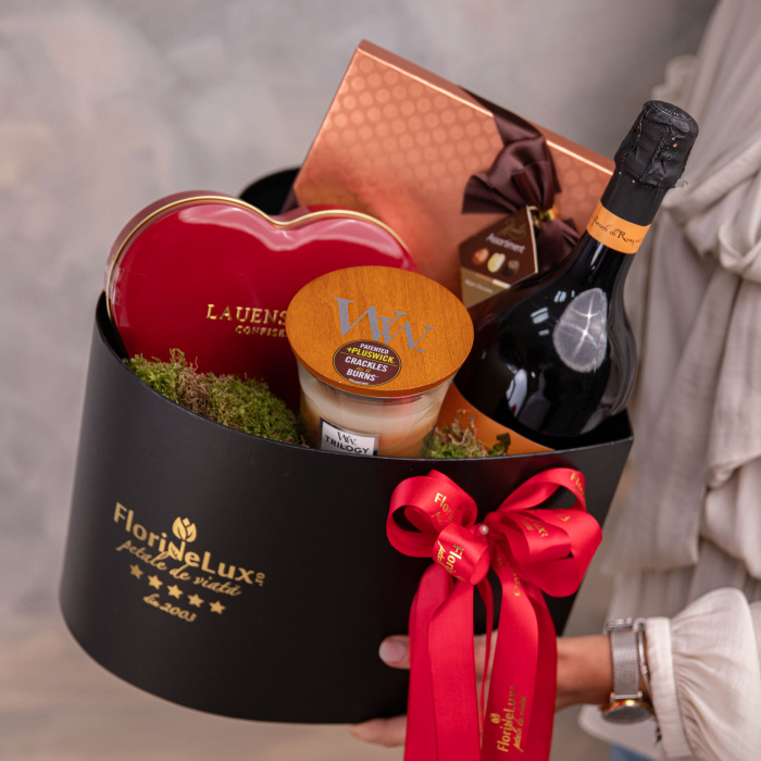 Cutie cadou eleganta cu mixt praline, trufe si vin spumant