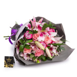 Buchet trandafiri si crini in nuante roz – Premium