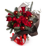 Buchet trandafiri rosii si accesorii de iarna – Premium