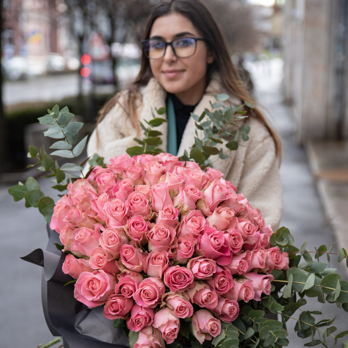 Buchet 101 trandafiri roz Sensuality – imaginea 3