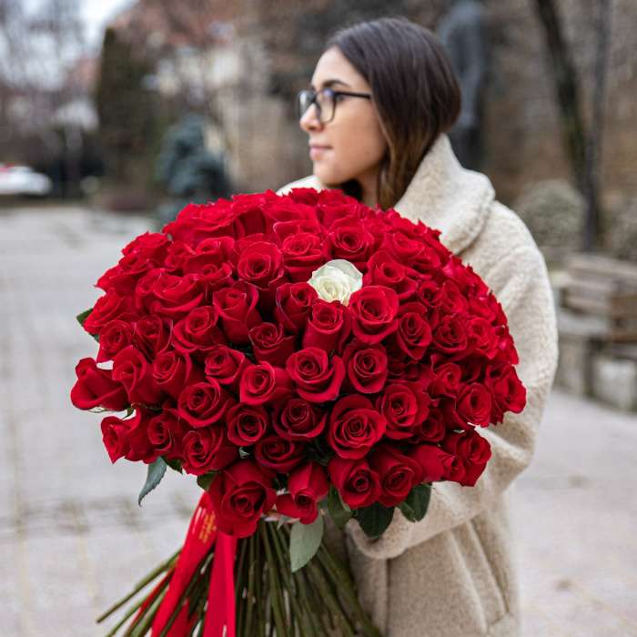Buchet 101 trandafiri Seductive – imaginea 4