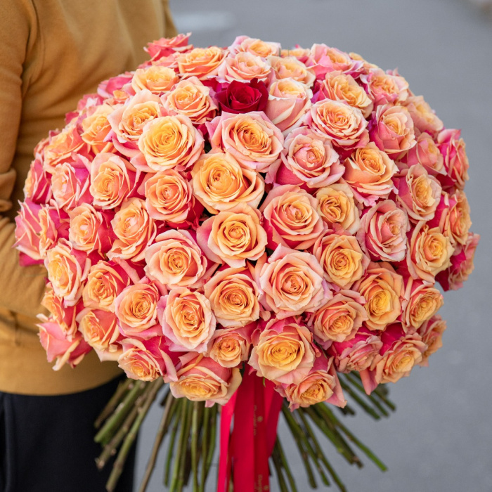 Buchet 100 trandafiri portocalii si unul rosu – imaginea 3
