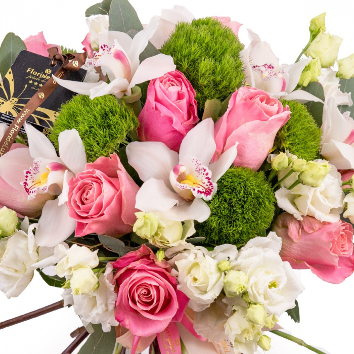 Buchet floral pentru o femeie eleganta