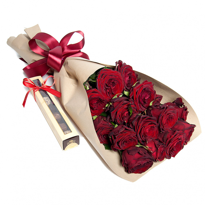 Romantism suprem (buchet trandafiri si ciocolata) – imaginea 1