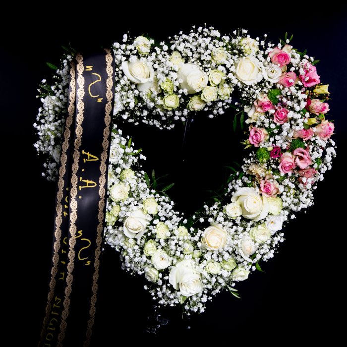 Aranjament funerar inima cu gypsophila