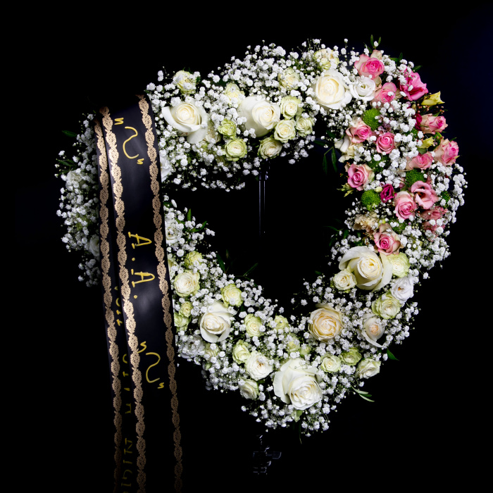 Aranjament funerar inima cu gypsophila