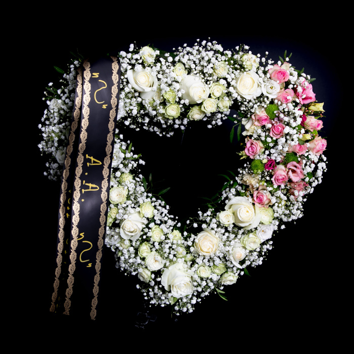 Aranjament funerar inima cu gypsophila