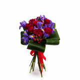 Buchet trandafiri rosii si irisi albastru roial – Standard