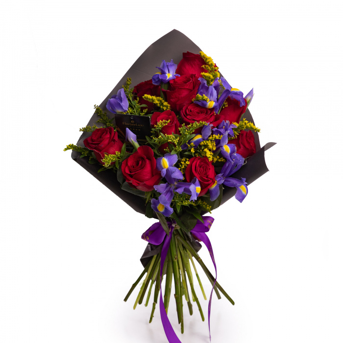 Buchet trandafiri si irisi albastri – imaginea 1