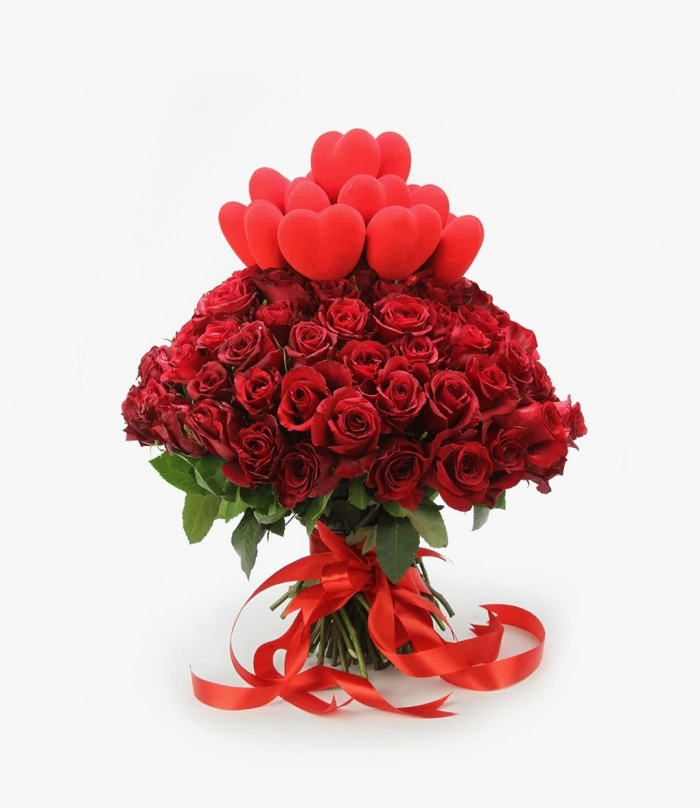Buchet 85 trandafiri rosii si inimi