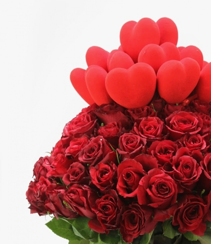 Buchet 85 trandafiri rosii si inimi