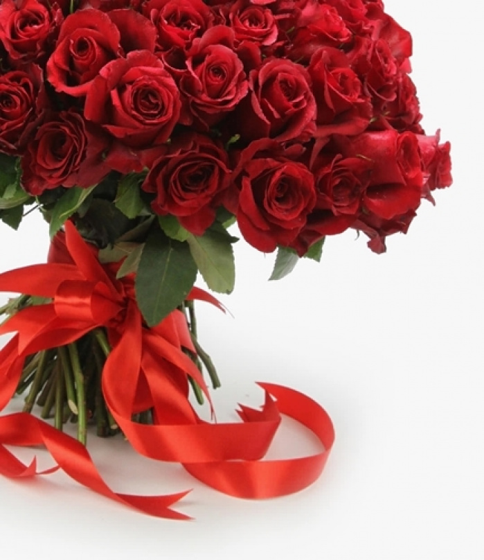 Buchet 85 trandafiri rosii si inimi