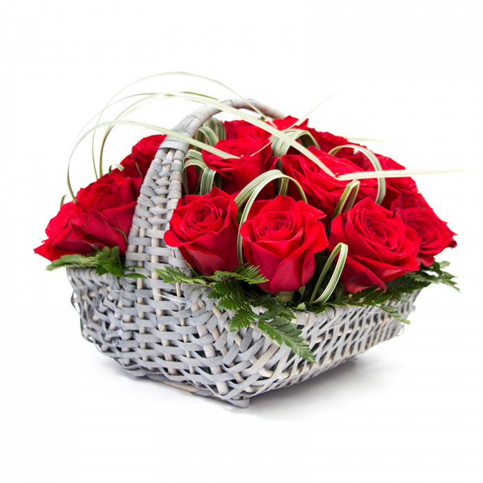 Cos cu trandafiri rosii romantici